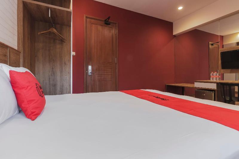 Reddoorz Plus @ Cbd Bintaro South Tangerang Exterior photo